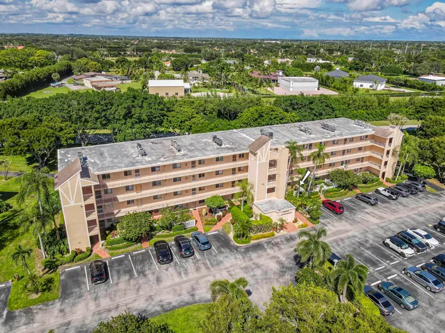 2-bedroom home at 6865 Huntington Lane #105, Delray Beach