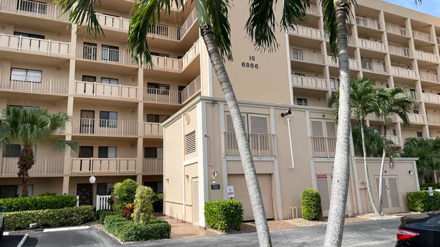 2-bedroom rental at 6866 Huntington Lane #305, Delray Beach