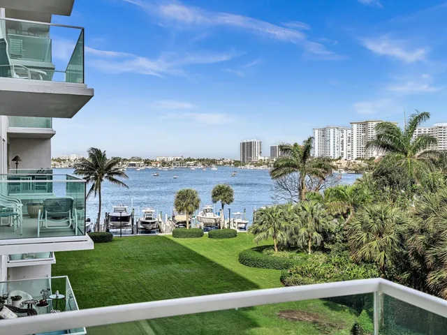 2-bedroom home at 701 E Camino Real #4e, Boca Raton
