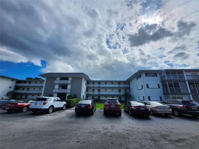 1-bedroom home at 1201 Hillcrest Court #105, Hollywood
