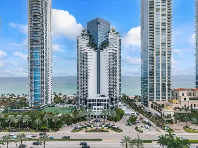 1-bedroom home at 18001 Collins Avenue #2806, North Miami Beach