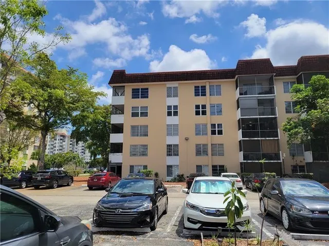 2-bedroom home at 4158 Inverrary Drive #404, Lauderhill