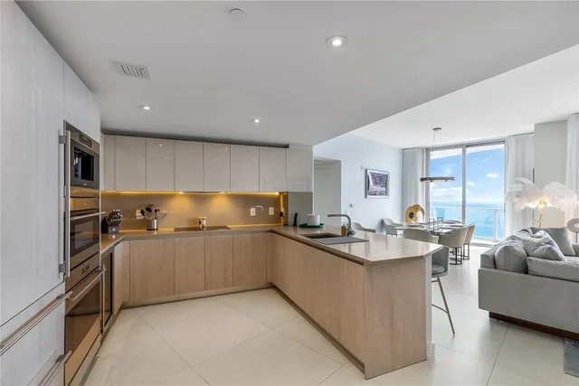 4-bedroom home at 4111 S Ocean Drive #Lph3/5, Hollywood