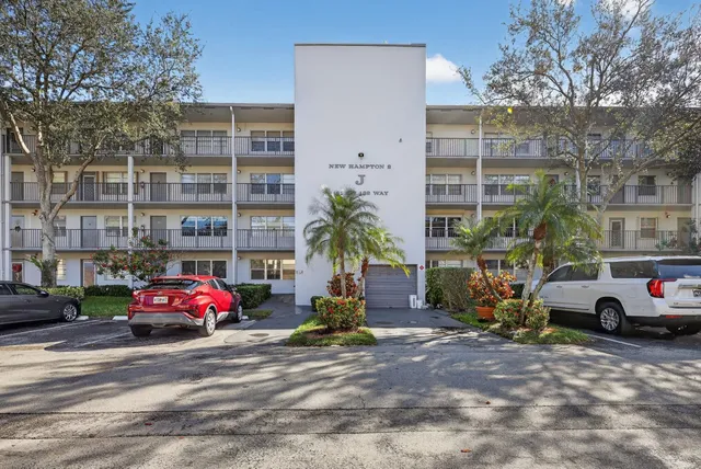 2-bedroom home at 101 SW 132nd Way #418J, Hollywood