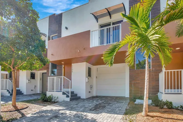 3-bedroom rental at 1104 S 20th Avenue, Hollywood