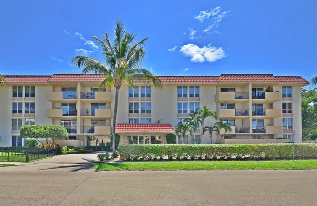 2-bedroom rental at 1000 Spanish River Road #3k, Boca Raton