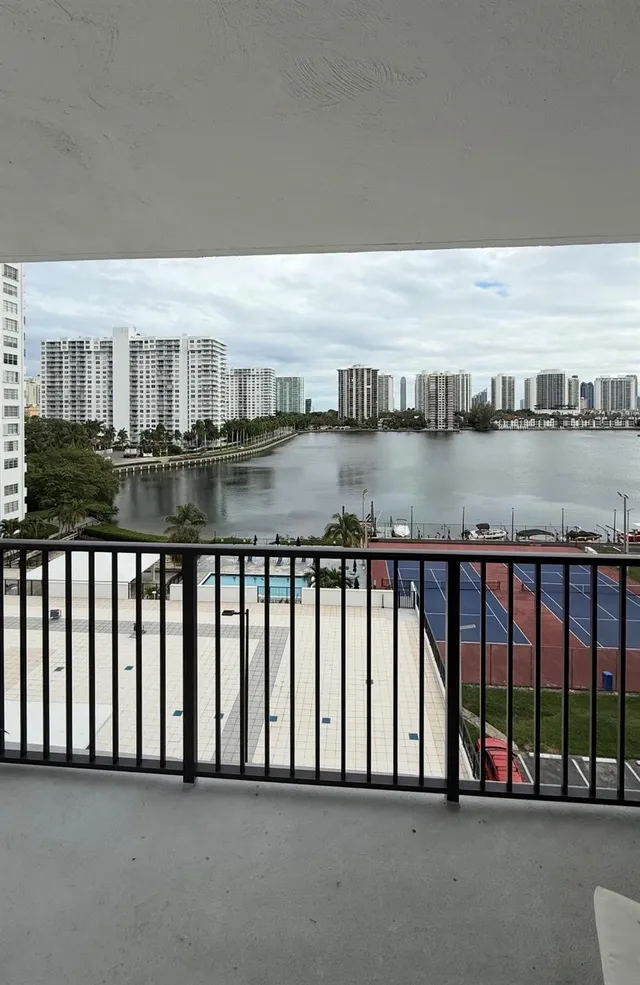 2-bedroom home at 2750 NE 183rd Street #709, Aventura