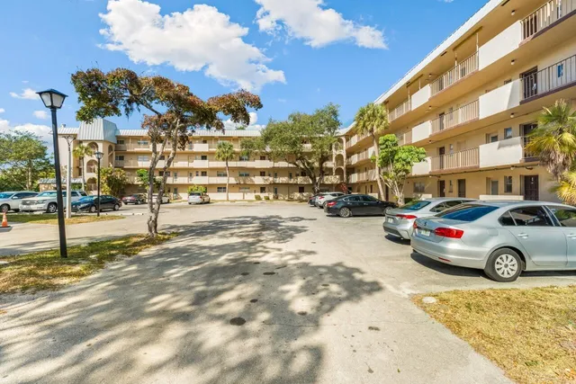 3-bedroom home at 6301 N Falls Cir Drive #307, Lauderhill