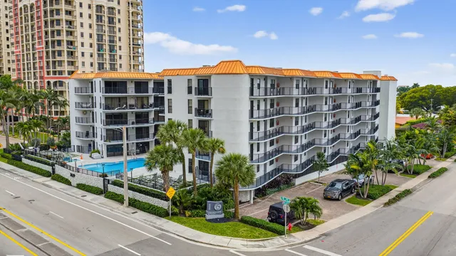 2-bedroom rental at 2029 N Ocean Boulevard #509, Fort Lauderdale