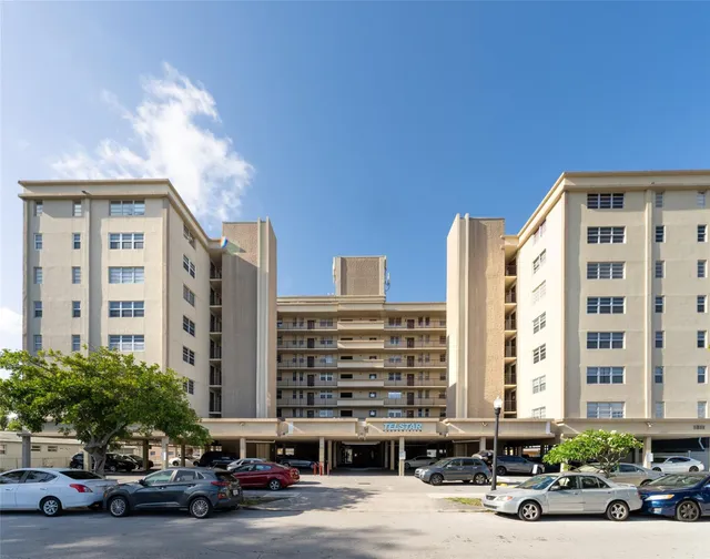 1-bedroom home at 1811 Jefferson Street #304, Hollywood