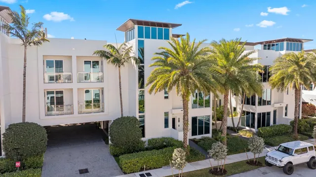 4-bedroom home at 238 Shore Court, Lauderdale-By-The-Sea