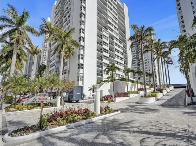 2-bedroom rental at 1880 S Ocean Drive #308, Hallandale Beach