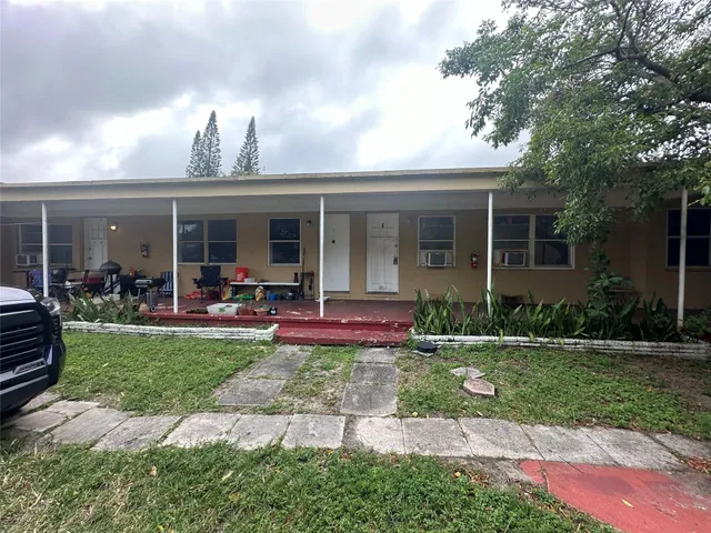 1-bedroom rental at 1947 Buchanan Street #4, Hollywood