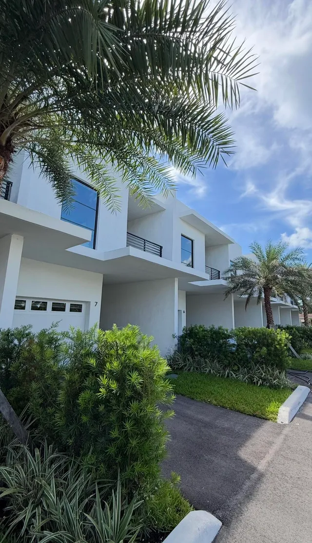 3-bedroom home at 2511 Pierce Street #3, Hollywood