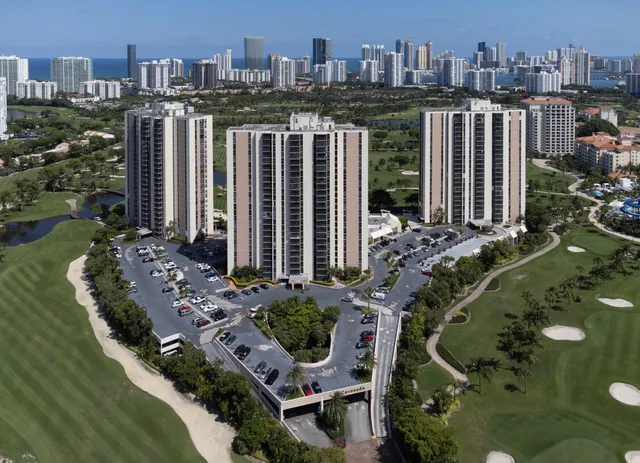 2-bedroom home at 20335 W Country Club Drive #1704, Aventura