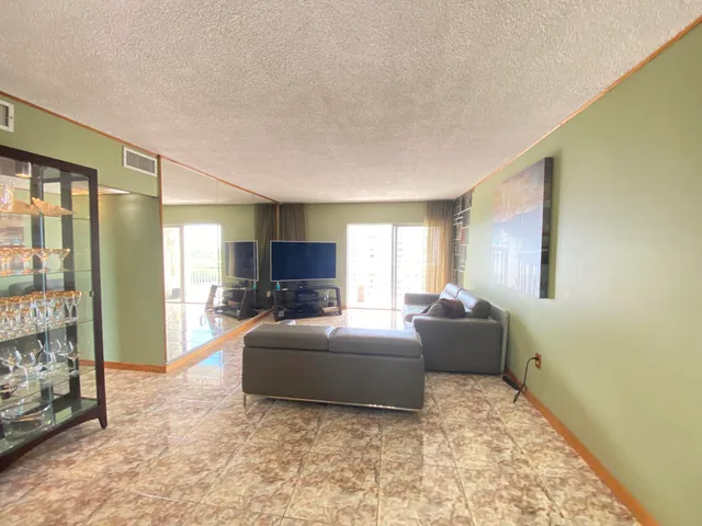 2-bedroom home at 400 Kings Point Drive #1423, Sunny Isles Beach