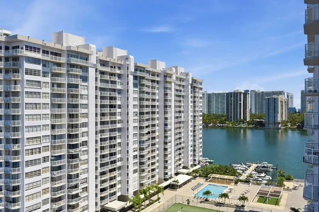 2-bedroom home at 18011 Biscayne Boulevard #1502, Aventura