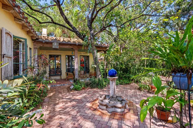 2-bedroom home at 825 Alamanda Street, Boca Raton