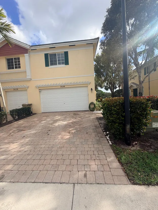 3-bedroom rental at 7644 Foxcroft Lane #7644, Davie