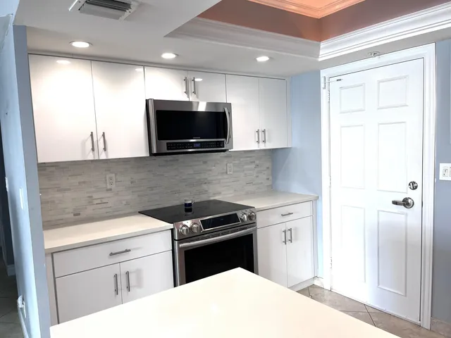 1-bedroom home at 3200 NE 36 Street NE #512a, Fort Lauderdale