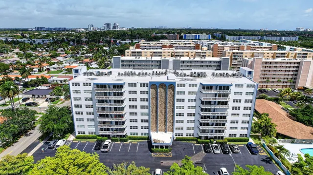 1-bedroom home at 400 NE 12th Avenue #405, Hallandale Beach