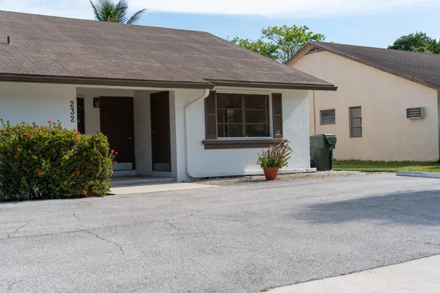 2-bedroom rental at 230 SW 1st Street, Boca Raton