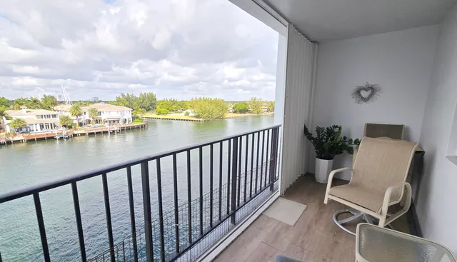 1-bedroom home at 1400 S Ocean Drive #505, Hollywood