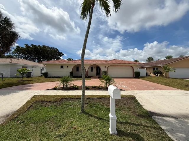 3-bedroom rental at 6860 S Calle Del Paz S S, Boca Raton