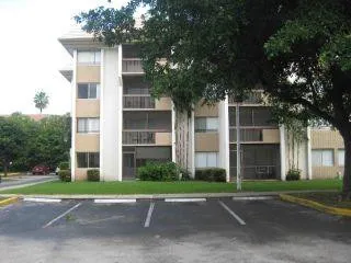 3-bedroom home at 701 N Pine Island Road #304, Plantation