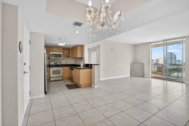 3-bedroom home at 140 S Dixie Highway #819, Hollywood