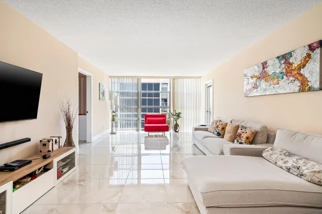 3-bedroom home at 2000 Atlantic Shores Boulevard #Apt 410, Hallandale Beach