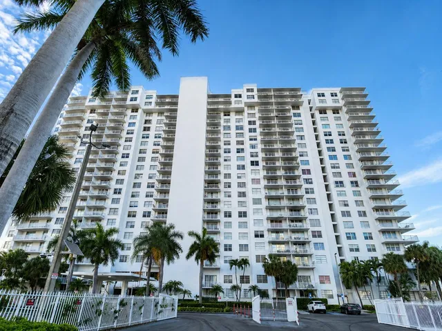 2-bedroom home at 2801 NE 183rd Street #Unit 1502w, Aventura