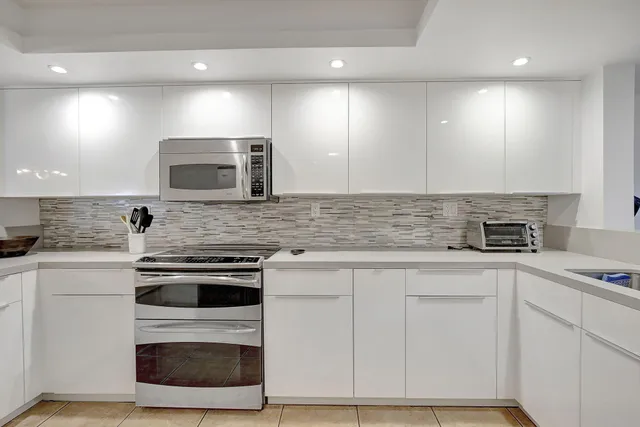 2-bedroom home at 141 SW 96th Terrace #302, Plantation