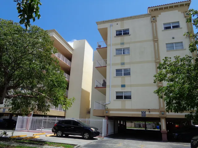 2-bedroom home at 2008 Jackson Street #E9, Hollywood