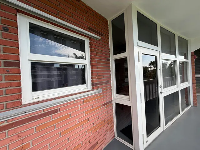 1-bedroom home at 161 NE 10th Avenue #12b, Hallandale Beach