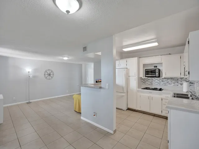 1-bedroom home at 1811 Jefferson Street #404, Hollywood