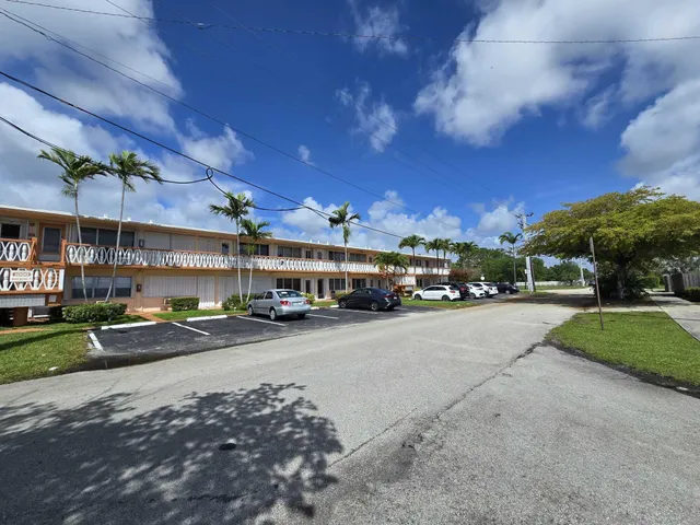 1-bedroom home at 1000 SW 10th Avenue SW #19p, Hallandale Beach