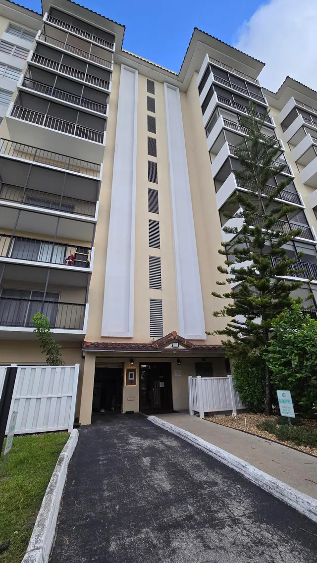2-bedroom home at 4164 Inverrary Drive #601, Lauderhill