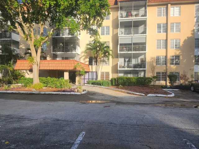 2-bedroom home at 4160 Inverrary Drive #311, Lauderhill