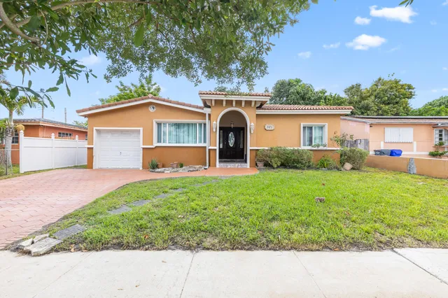 3-bedroom home at 321 N 72nd Terrace, Hollywood