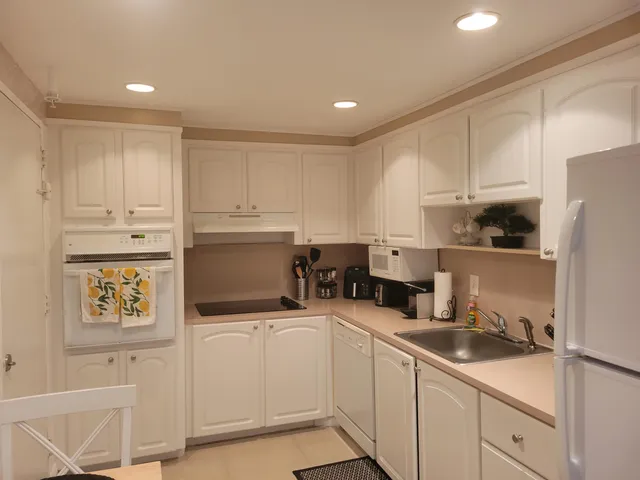 1-bedroom rental at 3901 S Ocean Drive #12t, Hollywood