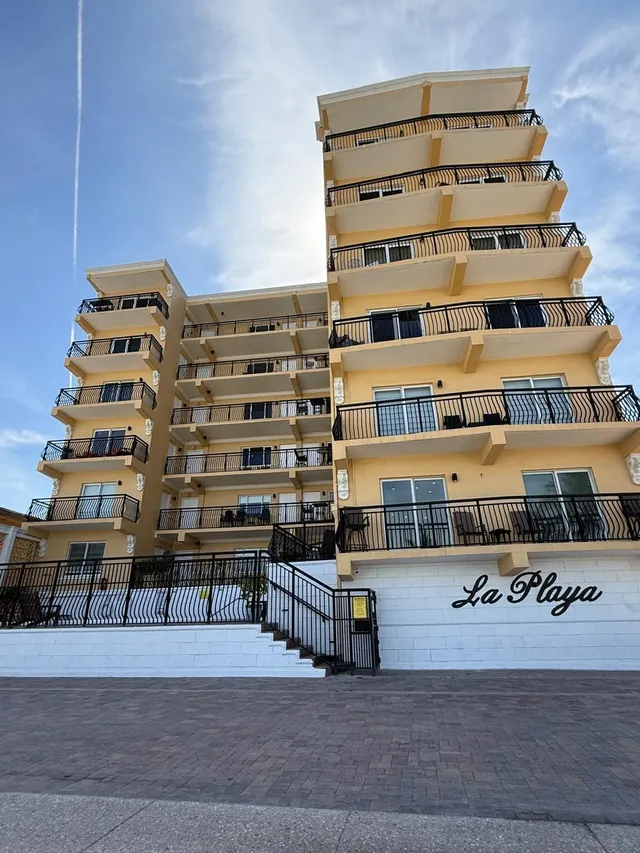 1-bedroom rental at 1815 N Surf Road #402, Hollywood