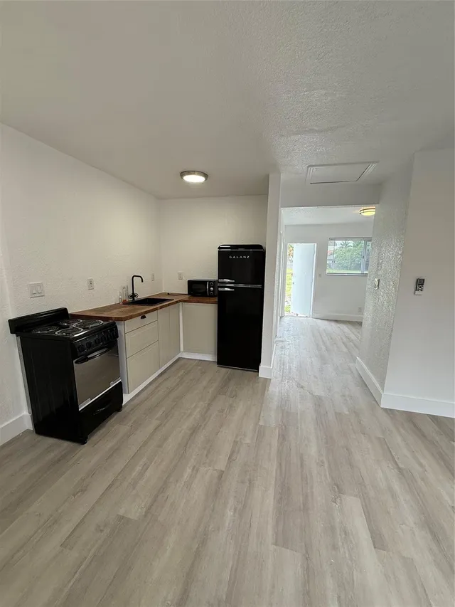 1-bedroom rental at 2213 Lincoln Street, Hollywood