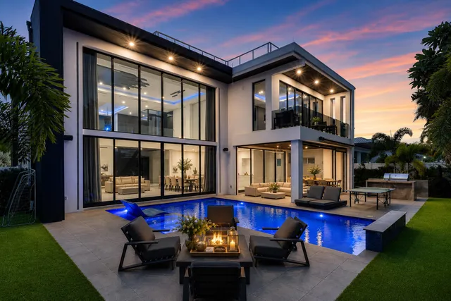 6-bedroom home at 245 NE 6th Court, Boca Raton