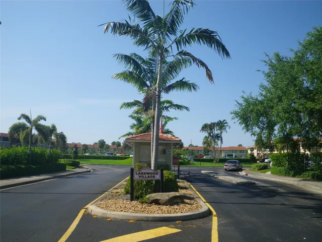 2-bedroom home at 9902 Twin Lakes Drive #9902, Coral Springs