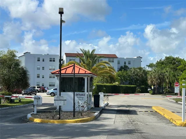2-bedroom home at 2800 Somerset Drive #109J, Lauderdale Lakes