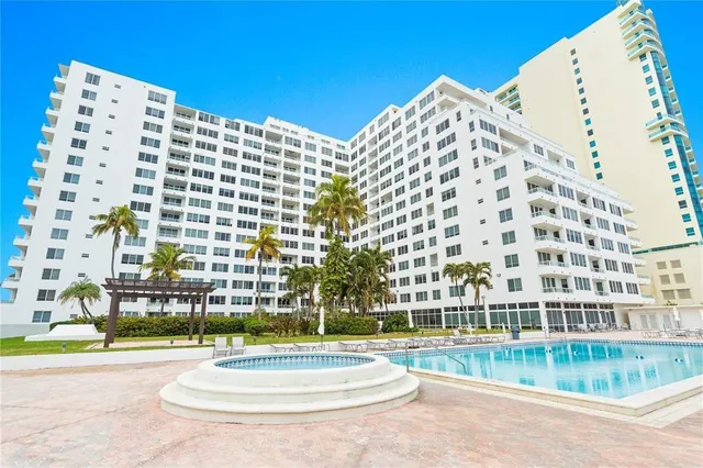 2-bedroom home at 5005 Collins Avenue #1210, Miami Beach