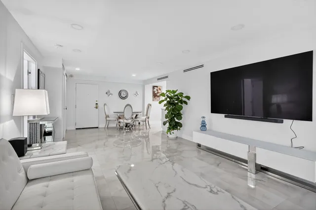 2-bedroom home at 5225 Collins Avenue #1408, Miami Beach