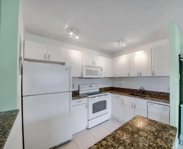 1-bedroom home at 223 Flanders #E, Delray Beach