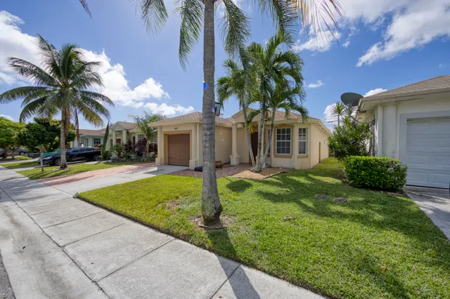 3-bedroom home at 416 Circle Drive S, Boynton Beach